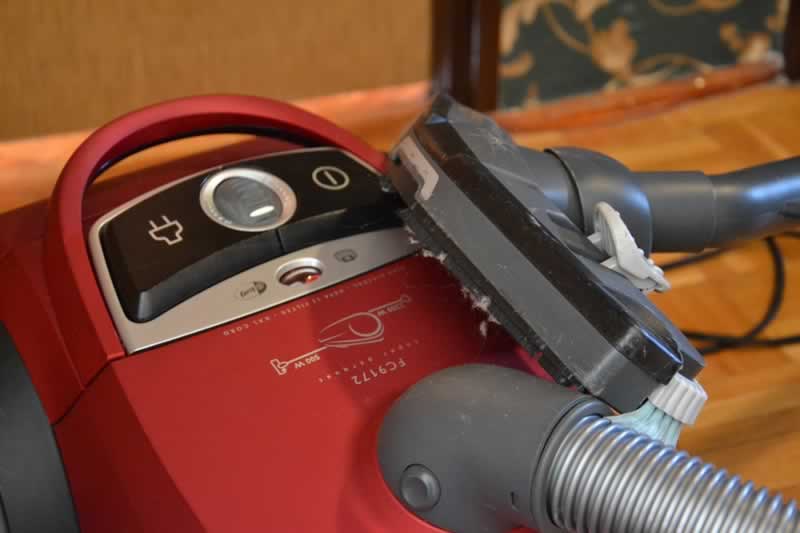 How to Select the Best Canister Vacuum Cleaner